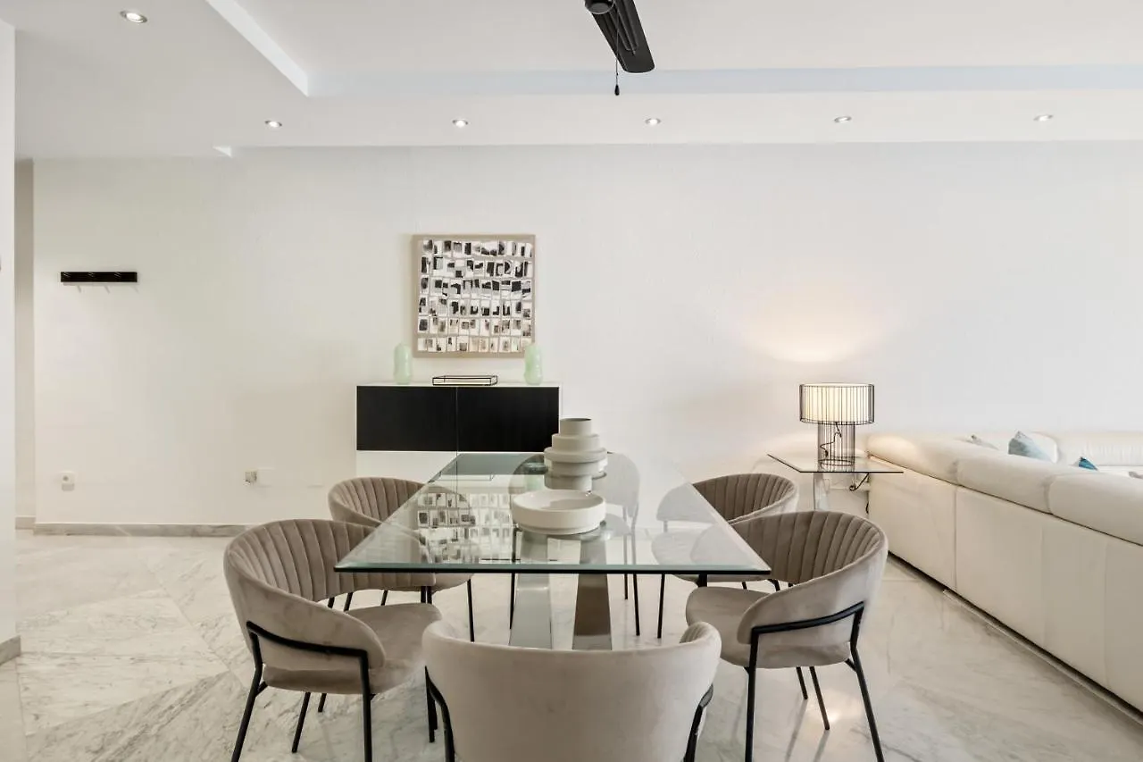 Pool View Apartment In Casa Sevilla - Puerto Banus マルベーリャ